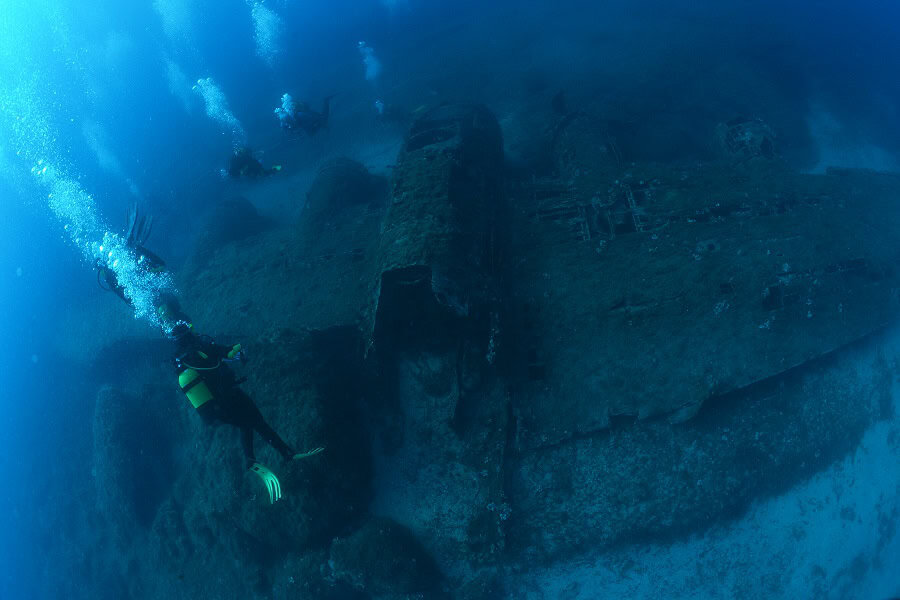Sept 2013 b17 and divers n1020