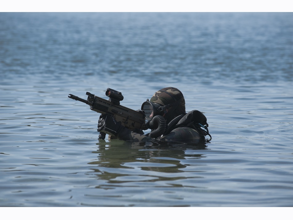 Combat Diver