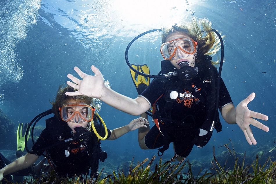 Nicolas Barraqué July 2015 Albane and Sarah diving initiation nic3360