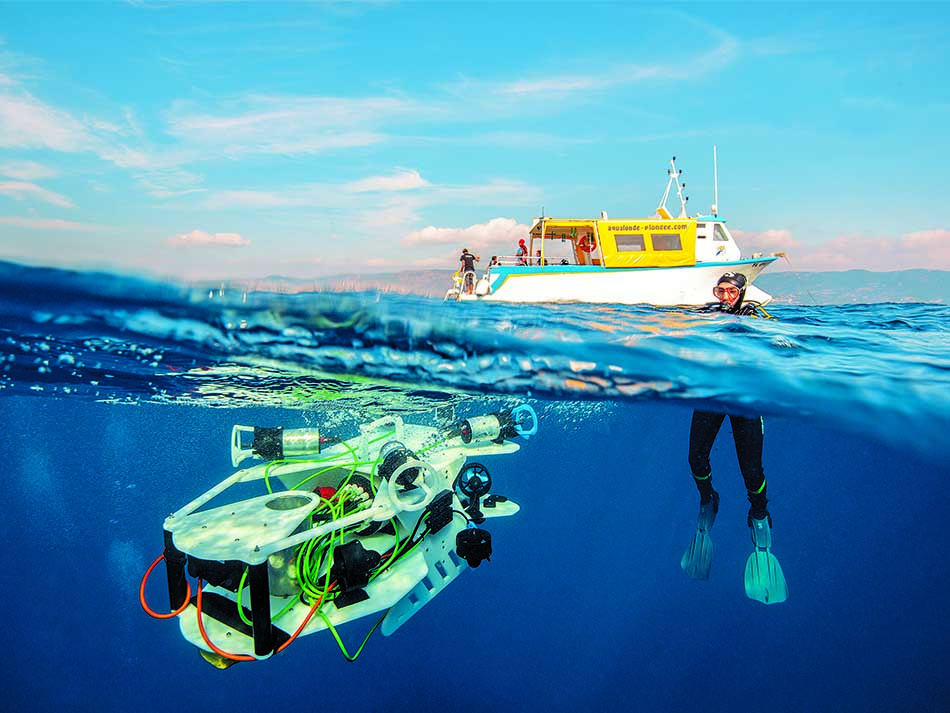 Half air half water boat