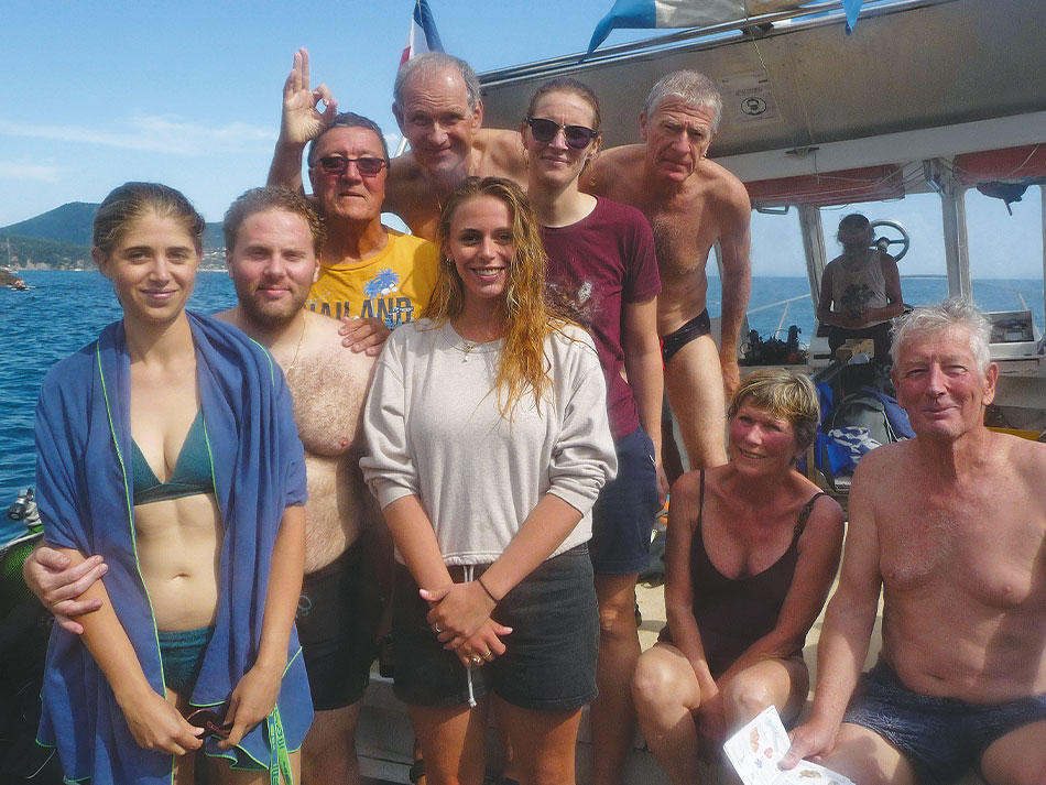 Level 1 Marine Biologist diving f