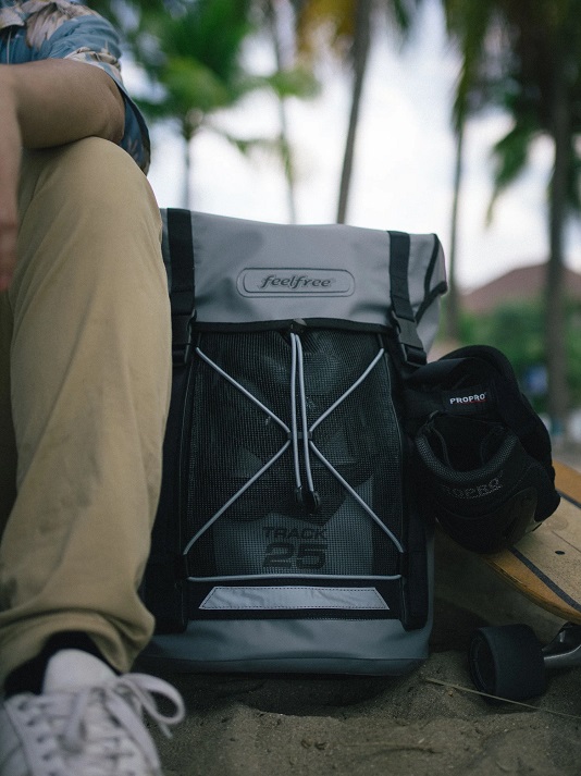 Waterproof backpack track boat saint malo2