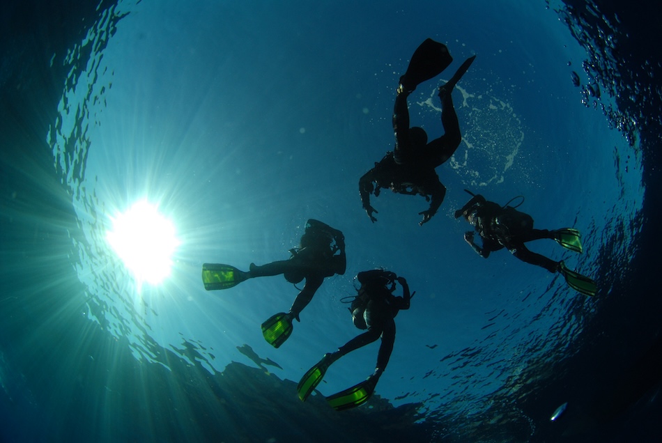 Illustration vhf navicom divers