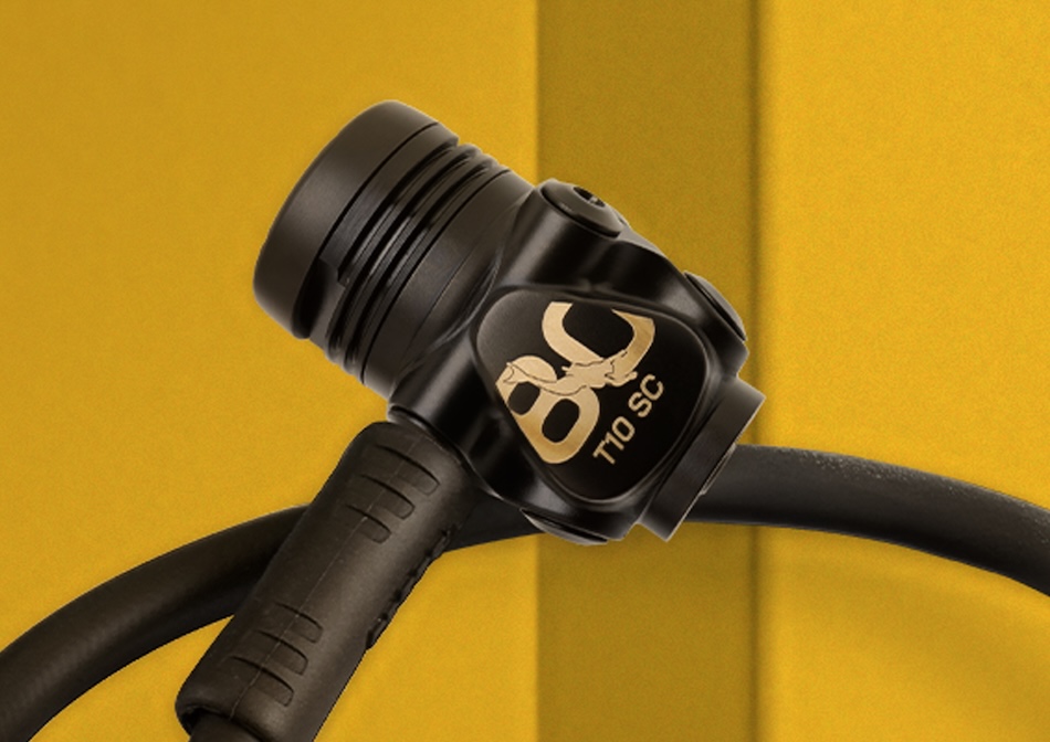 Detail of a T10 SC diving regulator, essential for underwater exploration.