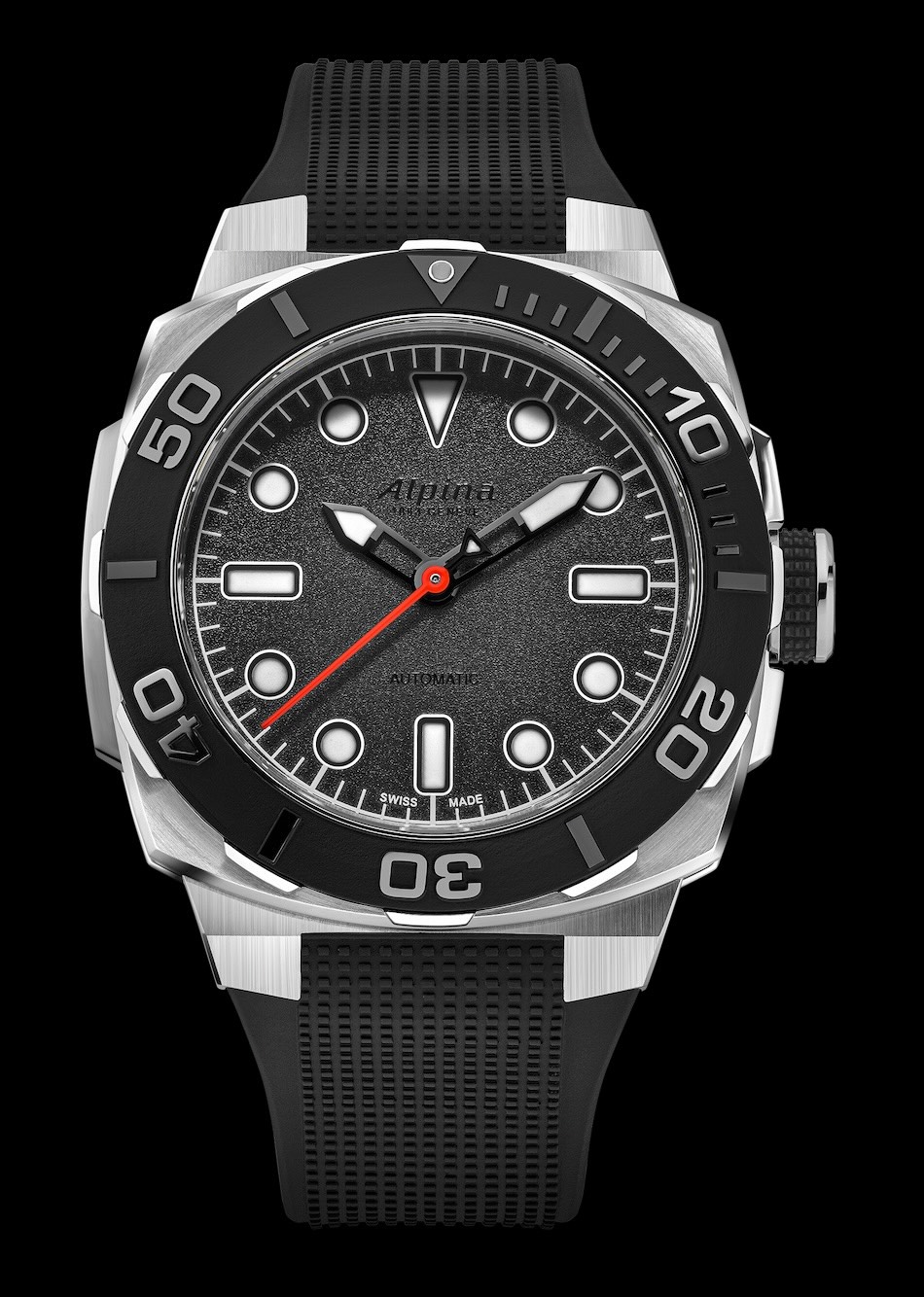Automatic dive watch, robust and waterproof, ideal for underwater adventurers.