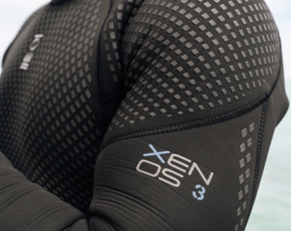 A stylish and high-performance wetsuit, ideal for underwater adventures.