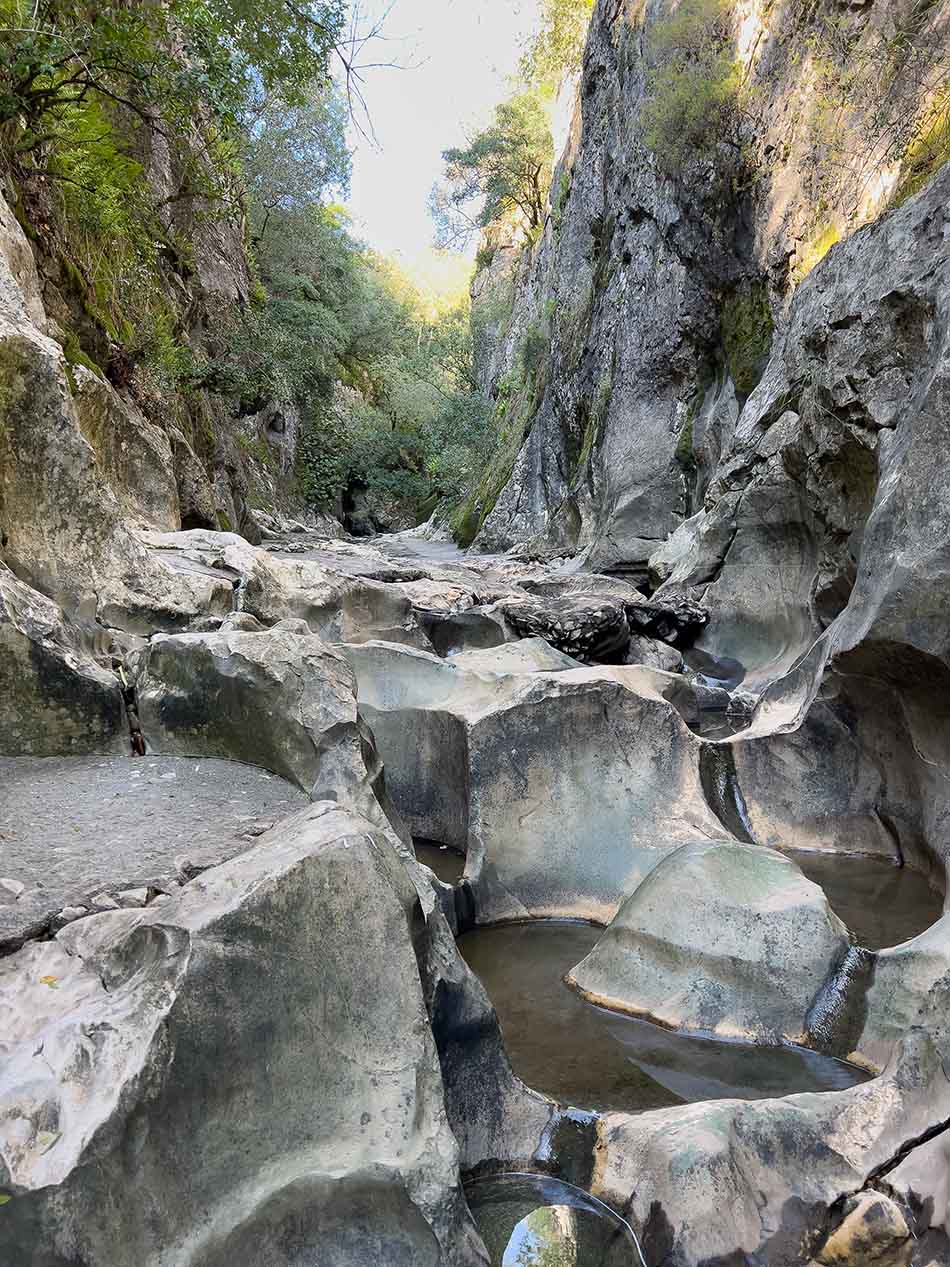 A natural canyon offers fascinating rock formations, ideal for underwater exploration and diving.