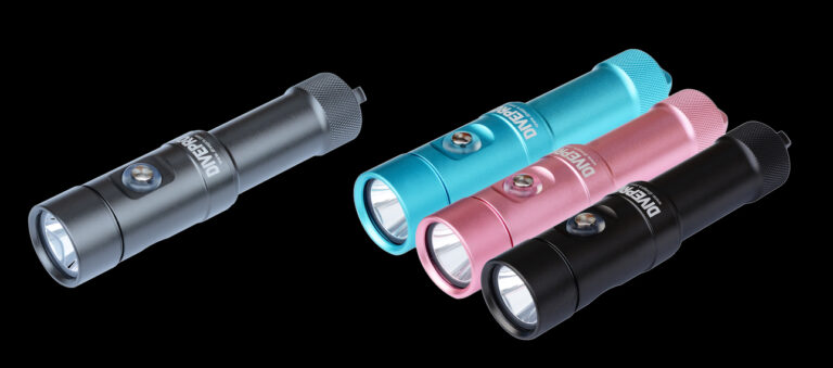 Lampes de plongée colorées, idéales pour explorer les merveilles sous-marines en toute sécurité.